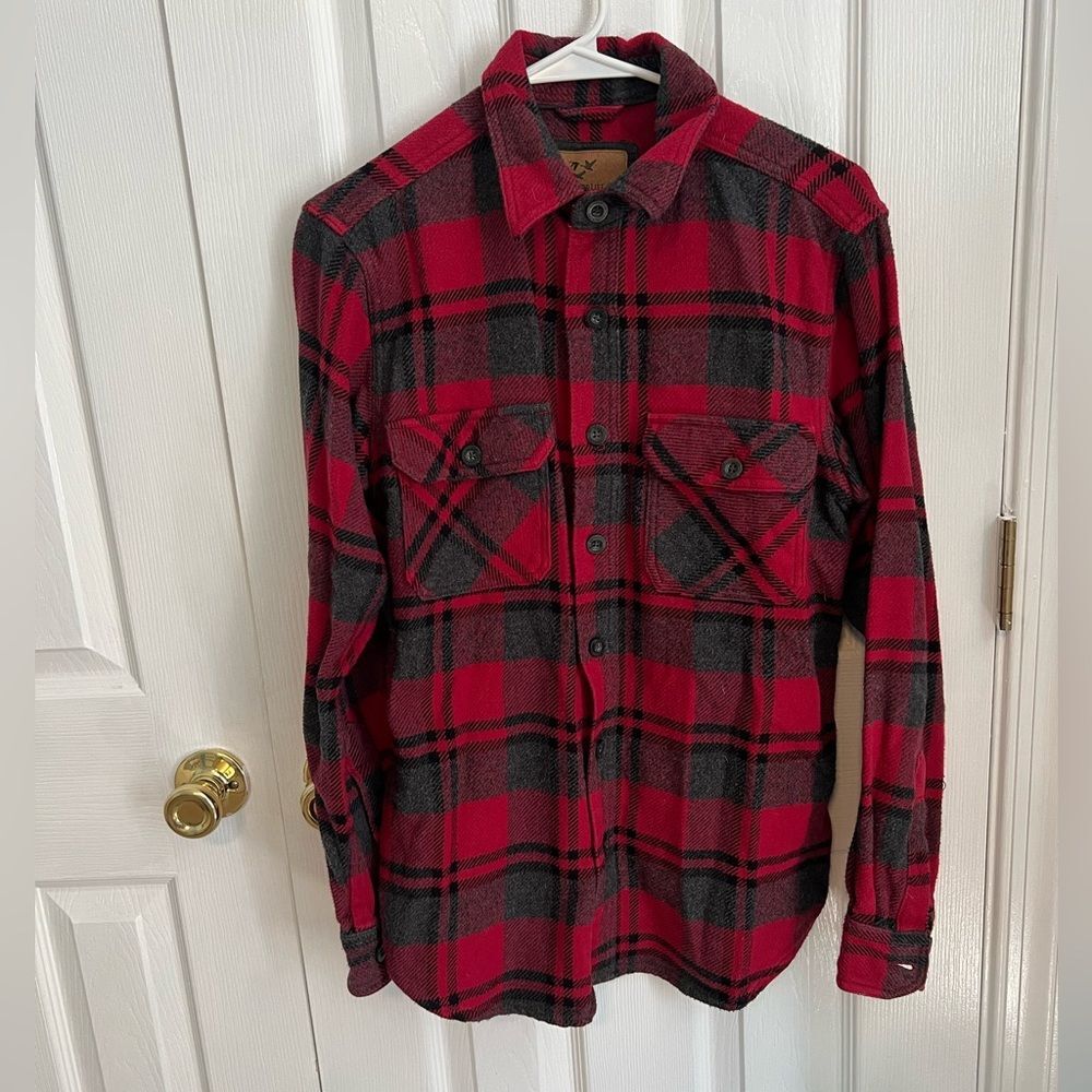 Outdoor Life Mens Small Red and Black Plaid Long Sleeve Button Down Shirt